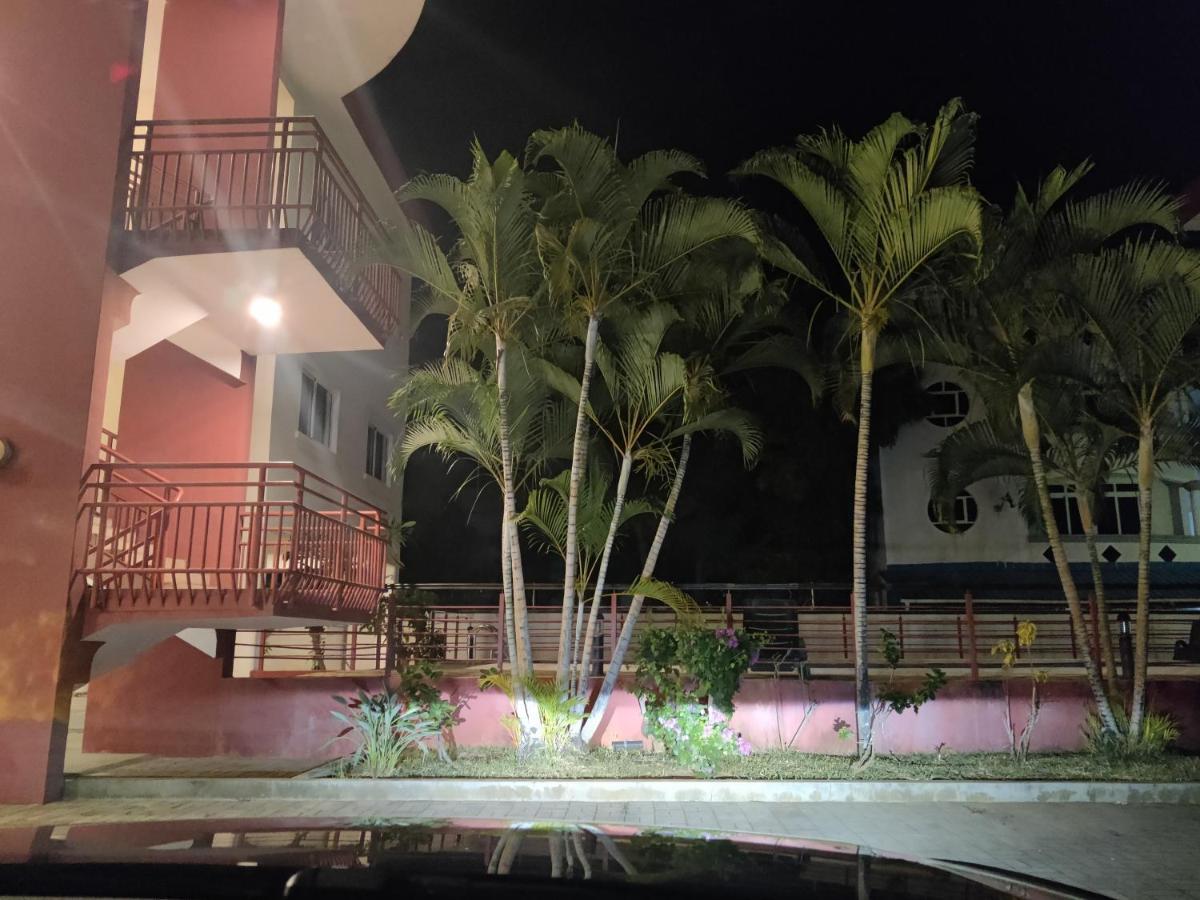 Ashiana Oceanside Apartment Flic en Flac Exterior photo