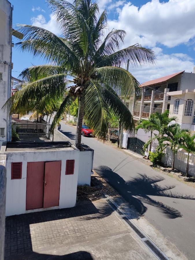 Ashiana Oceanside Apartment Flic en Flac Exterior photo