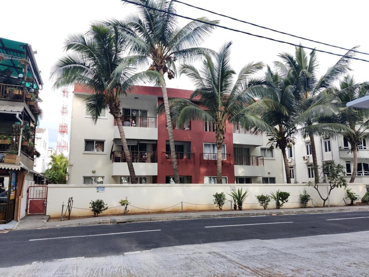 Ashiana Oceanside Apartment Flic en Flac Exterior photo